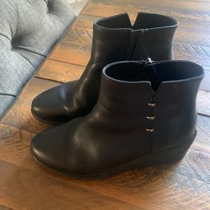 Aquadiva rain boots size 7, water resistant great for outside concerts!